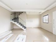 Tríplex moderno no Atuba com 2 suítes, quintal e e