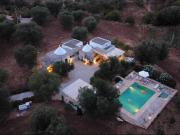 Trulli ristrutturati a San Michele Salentino con piscina...