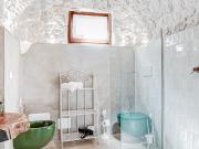 Trullo di Charme a Ostuni, Puglia: Autentico e Moderno...