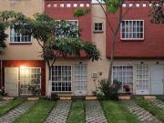 Tu casa en campo verde, privada con alberca!