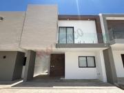 Tu Hogar Ideal: Casa en venta moderna en privada