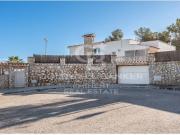 Tu refugio perfecto en Sitges: Chalet con piscina, pista...