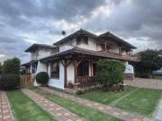 Tumbaco. Venta casa 3 dorm porche jardín. Estilo alemán