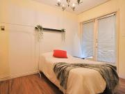 Turner Room 1 Bed 1 Bath C Has an Apartment