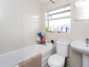 Twin bedroom near the large Wormwood Scrubs Park Has a Room