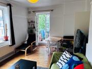 Two Bedroom Apartment Close To Clapton Station