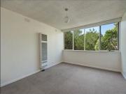 Two bedroom apartment conveniently located In Hawthorn