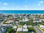 Two Bedroom Apartment Walking Distance To Beach