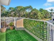 Two bedroom beachside apartment in'cascade gardens'