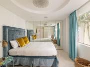 Two bedroom city home / bespoke details and masses of...