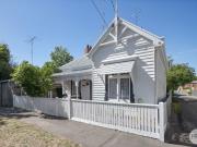 TWO BEDROOM COTTAGE, WALKING DISTANCE TO EVERYTHING!