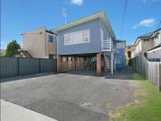 Two Bedroom Unit A Block From The Beach