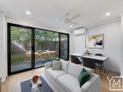 Two Storey Townhouse Perfect Central Location Low...