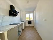 Type 3 traversant de 57 m² avec loggia, cave et parking
