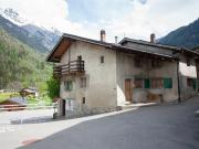 Typisches Haus im Dorf La Montoz