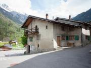 Typisches Haus im Dorf La Montoz