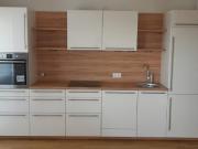 U1 vor der Türe Einkaufszentrum im Haus 180° Fernblick