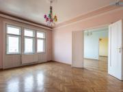 U BAHNNÄHE: ALTBAUCHARME: 4 Zimmer Wohnung in hohem...