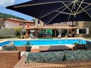 Ubatuba CASA EM CONDOMINIO COM 3 SUÍTES, LAVABO, 4...