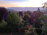 Über dem Tal im Grünen wohnen