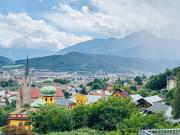 Über den Dächern von Innsbruck. gepflegte...