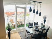 Möblierte & frisch sanierte 2 Zi Wohnung mit Balkon & TG...