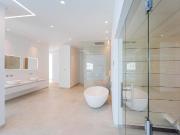 ÜBER DEN WOLKEN SKYLOUNGE MONDSEE: 2 Zimmer Loft mit... ÜBER DEN WOLKEN SKYLOUNGE MONDSEE: 2 Zimmer Loft mit...