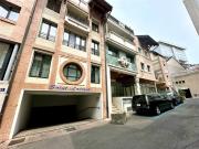 Überdachter Parkplatz in Eaux Vives