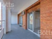 Ubicación estratégica, luminoso, apto profesional