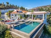 Ubicada a solo un par de minutos del pintoresco pueblo...