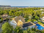 Ubicada al final de una tranquila calle sin salida, esta...