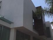 UBICADA CASA EN PRIVADA RESIDENCIAL DE METEPEC ATRÁS DE...