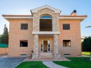 Ubicada en la exclusiva zona residencial de La Font,...