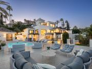 Ubicada en la prestigiosa comunidad cerrada de Los...