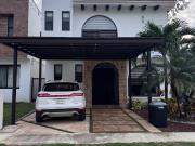 Ubicada en Senderos Sur, dentro de Ciudad Mayakoba, esta...