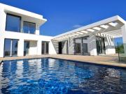 Ubicada entre las idílicas localidades costeras de...