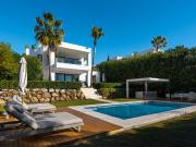 Ubicado dentro de la prestigiosa comunidad cerrada de...