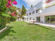 Ubicado en la prestigiosa Milla de Oro de Marbella, este...