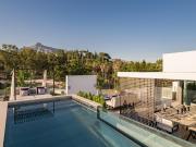 Ubicado en la prestigiosa Milla de Oro de Marbella, este...