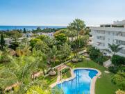 Ubicado en la prestigiosa urbanización Marbella Real, en...