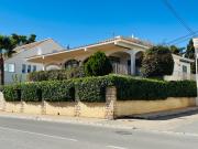 Ubicado en primera línea, frente al club náutico de...