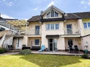 UFERPARZELLE – Traumhaftes Seehaus direkt am Wasser auf...