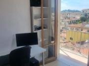 Ufficio arredato con 2–3 postazioni e vista panoramica –...