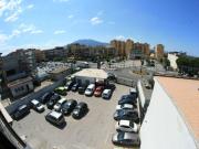 Ufficio arredato panoramico con posti auto