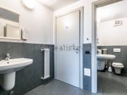 Ufficio in affitto di 240 m² in Via G. Camozzi, 144