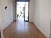 Ufficio luminoso con balcone e servizi inclusi – Zona...