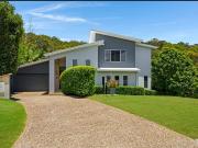 Ultimate Family Entertainer in a Peaceful Leafy Cul de Sac