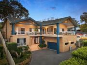 Ultimate Family Retreat Panoramic Lake Views and...