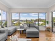 Ultimate Lakeside Escape: Stunning Views, Space to...