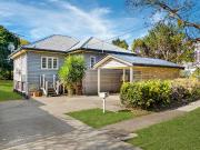 Ultra Convenient Light and Breezy home with pool